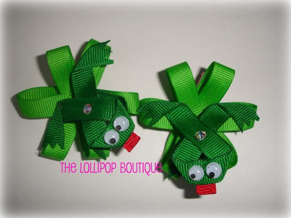 Lillypad Frogs-Frogs, lillypad, ribbon, sculpture
